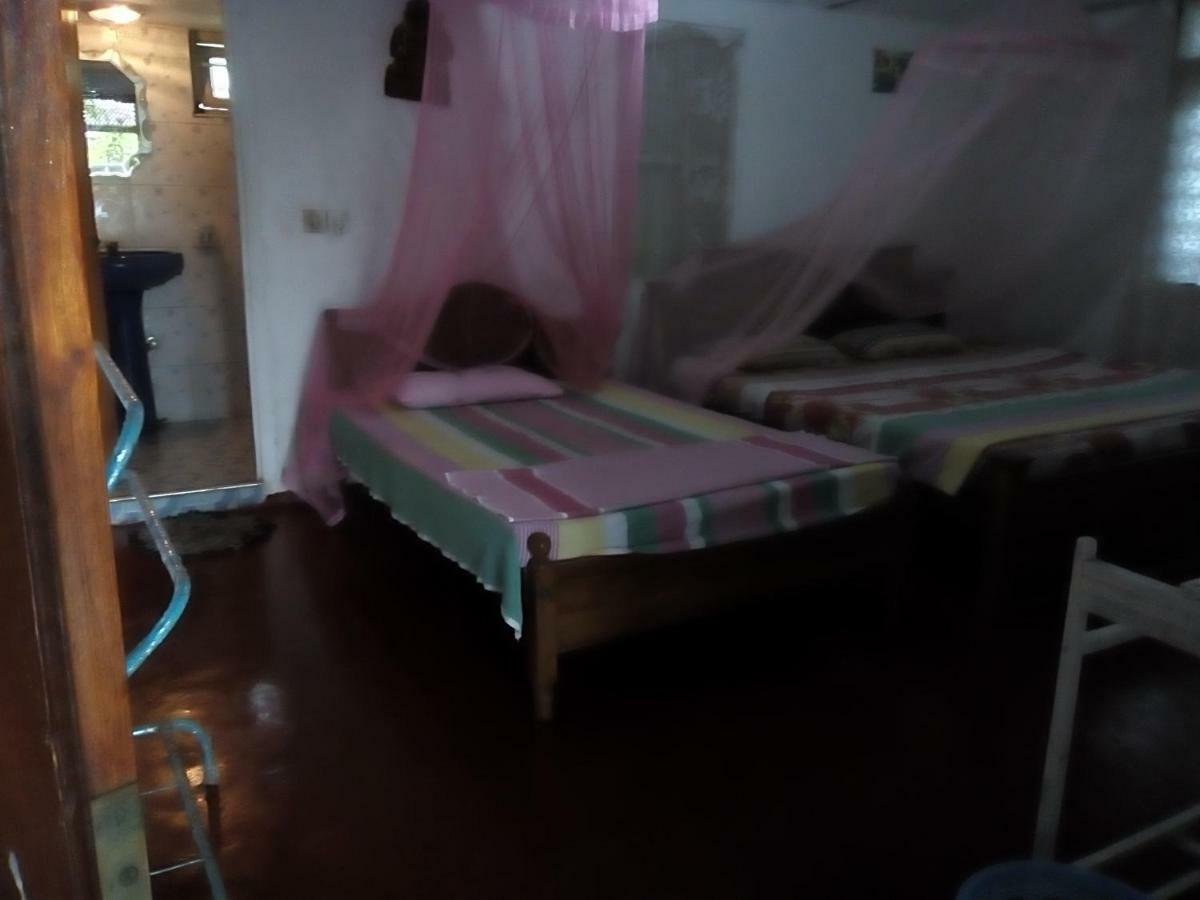 Thevindu Guest & Redmud Resturent Banduramulla Dış mekan fotoğraf