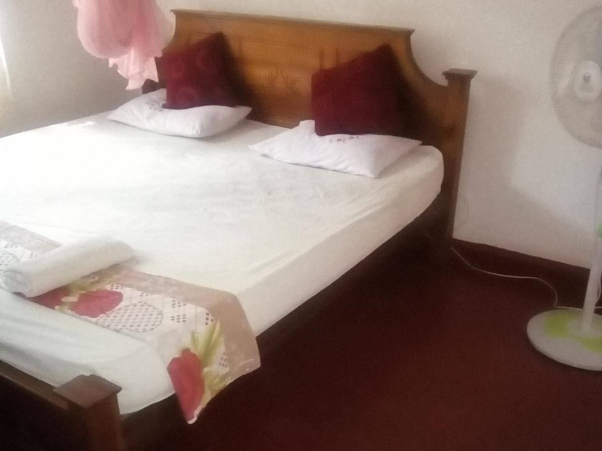 Thevindu Guest & Redmud Resturent Banduramulla Dış mekan fotoğraf