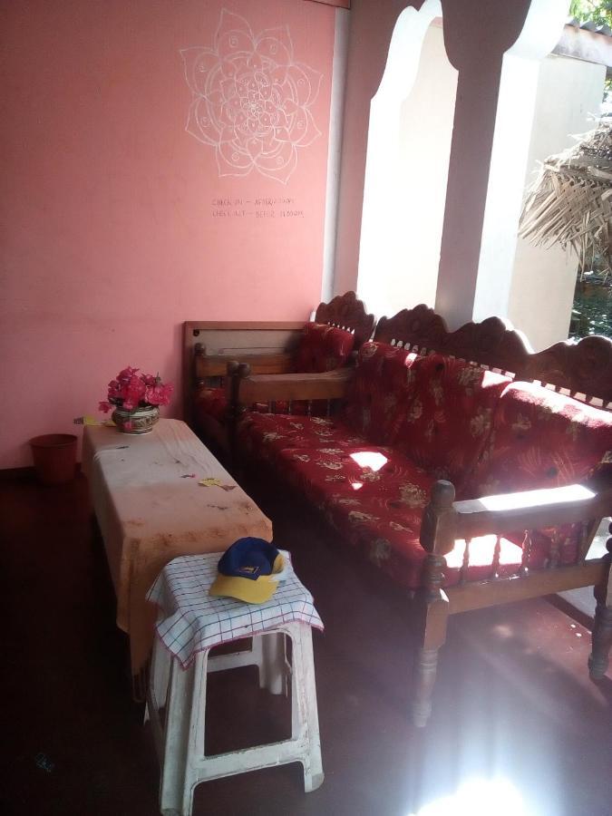 Thevindu Guest & Redmud Resturent Banduramulla Dış mekan fotoğraf