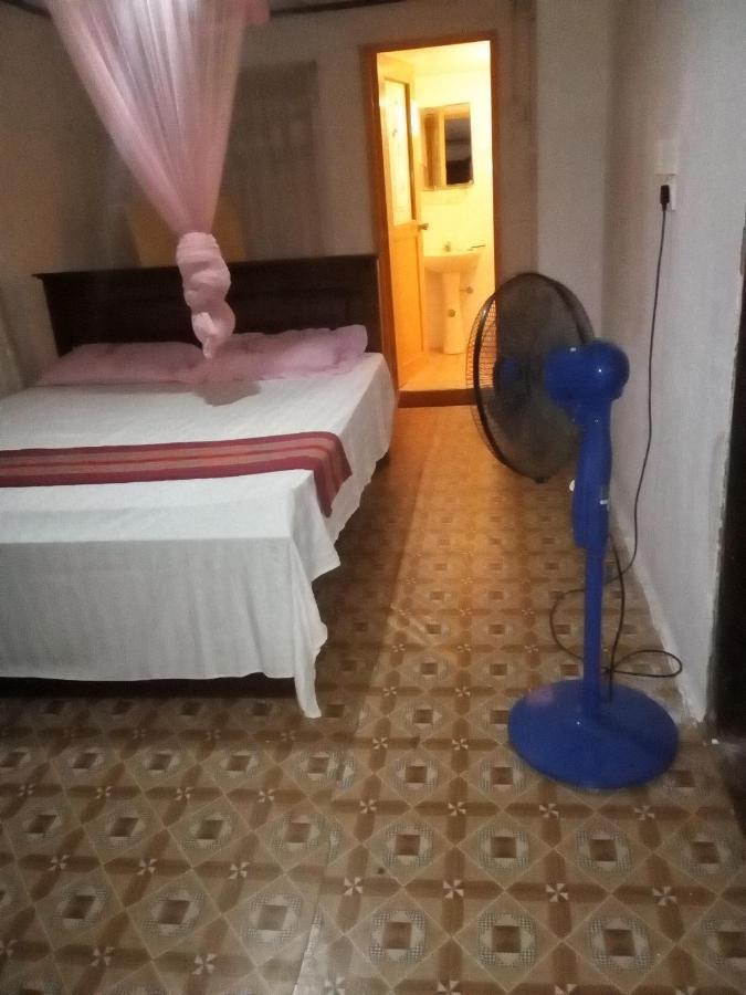Thevindu Guest & Redmud Resturent Banduramulla Dış mekan fotoğraf