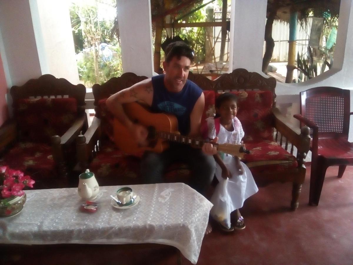 Thevindu Guest & Redmud Resturent Banduramulla Dış mekan fotoğraf