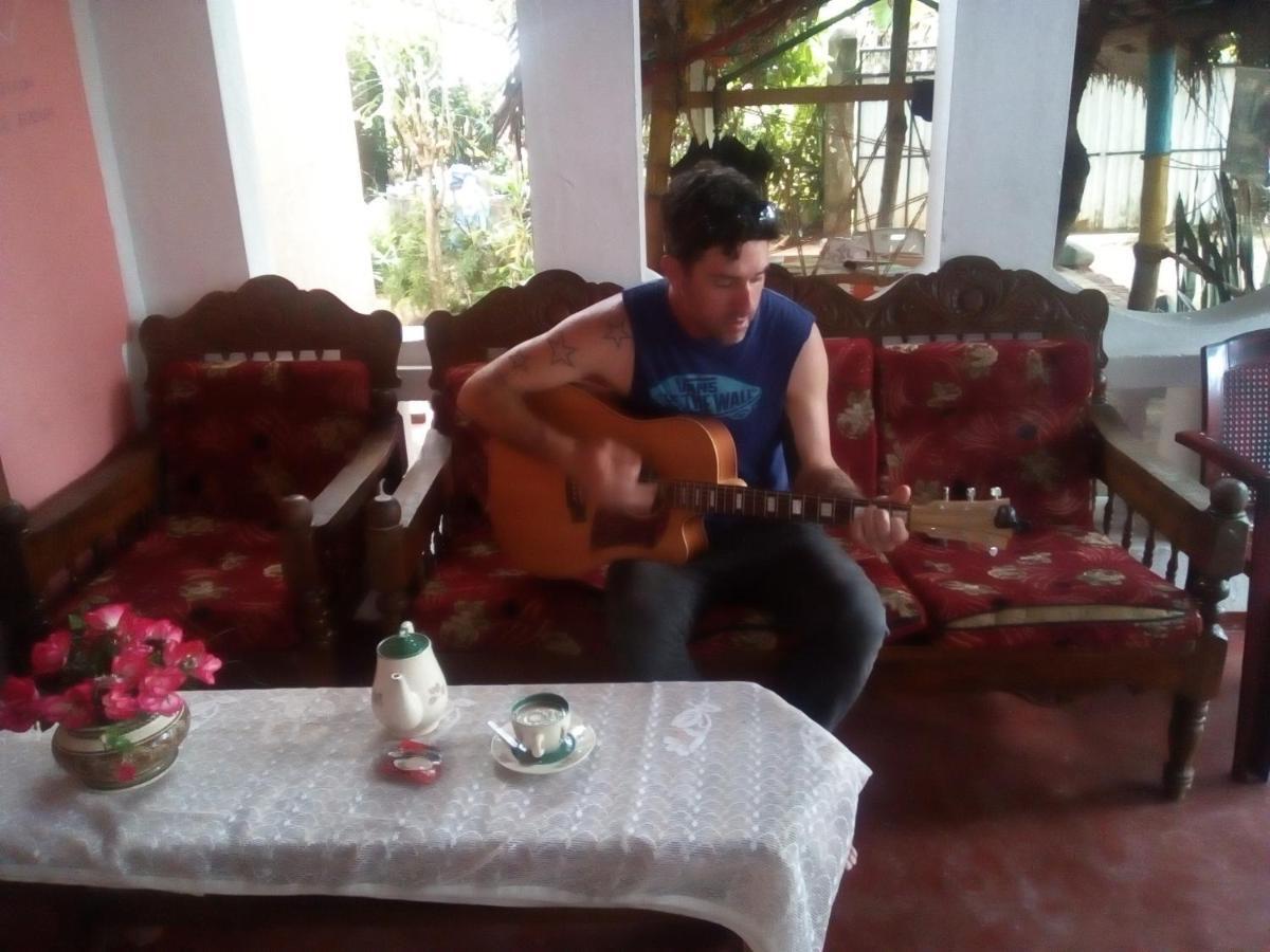 Thevindu Guest & Redmud Resturent Banduramulla Dış mekan fotoğraf